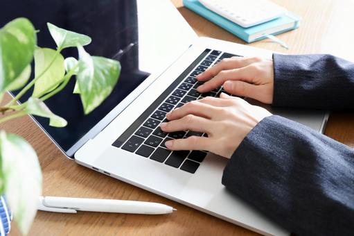 2025年10月21日 更新 光回線で会社の通信コストが激減!? 法人が導入前に知るべきポイント