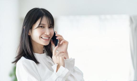 2025年10月21日 更新 社用携帯の導入で業務効率アップ!成功事例と注意点